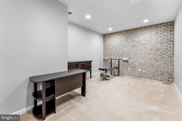 Fitness Equipment, Interior, Recessed Lighting, Stone Walls