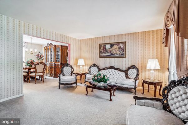 Chandelier, Dining room, Interior, Living room