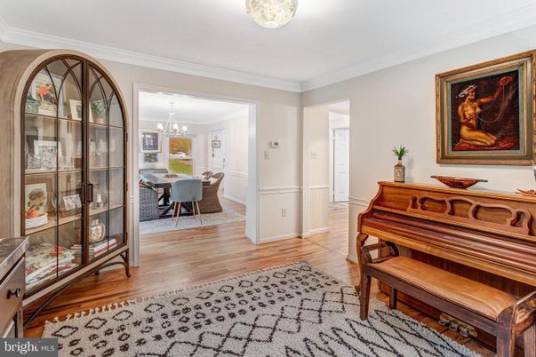 Chandelier, Dining room, Interior, Piano, Wood Texture Flooring