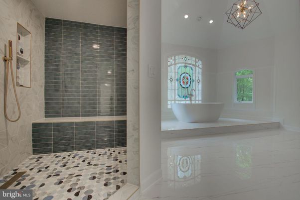 Bathroom, Free Standing Baths, Interior, Pendant Lights, Recessed Lighting