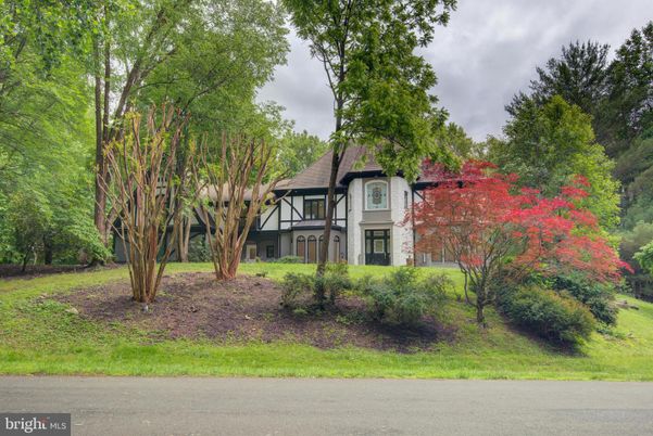 Backyard, Exterior, Facade, Queen Anne Victorian