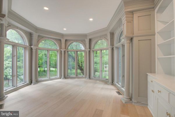 Interior, Recessed Lighting, Sun Room, Wood Texture Flooring