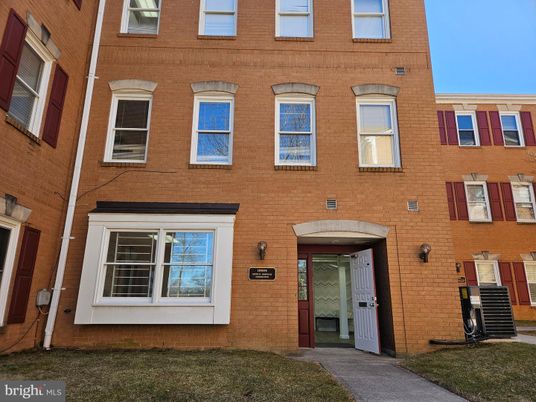 Exterior, Facade, Brick Facade, Rowhouse