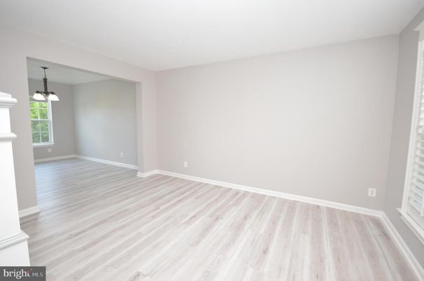 Empty room, Interior, Pendant Lights, Wood Texture Flooring