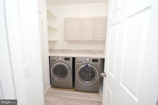 Interior, Washer, Wood Texture Flooring