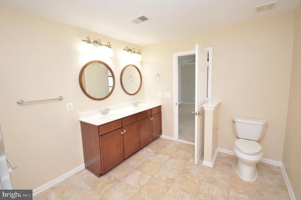 Bathroom, Dual Sink Vanities, Interior