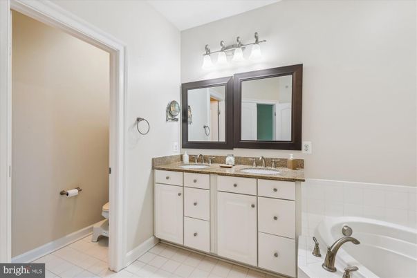 Bathroom, Dual Sink Vanities, Interior