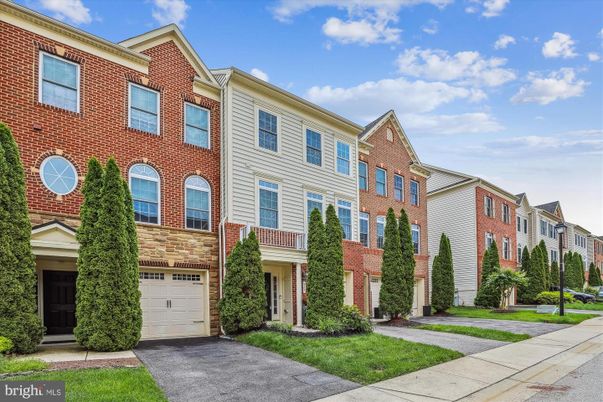 Attached, Exterior, Facade, Brick Facade, Rowhouse