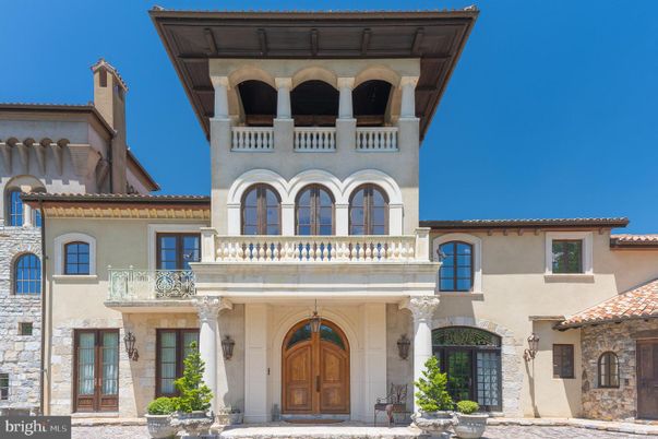 Exterior, Facade, Mediterranean