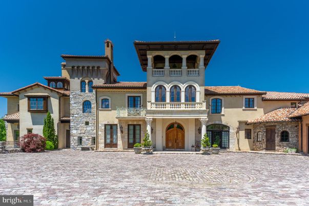Exterior, Facade, Mediterranean