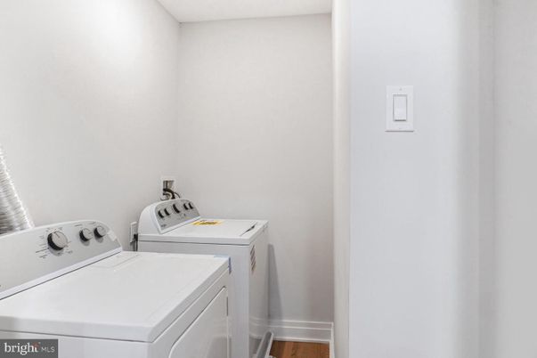 Interior, Washer, Wood Texture Flooring