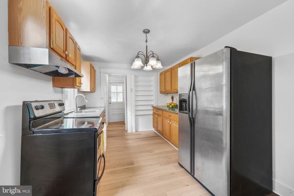 Chandelier, Interior, Kitchen, Wood Texture Flooring