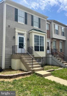 Exterior, Facade, Rowhouse