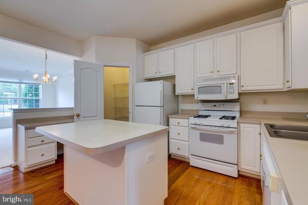 Chandelier, Interior, Kitchen, Wood Texture Flooring