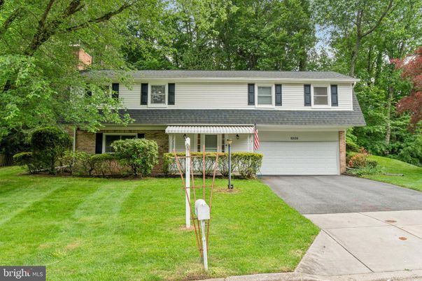 Attached, Exterior, Facade, Brick Facade, Raised Ranch