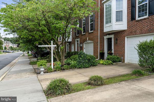 Attached, Exterior, Facade, Brick Facade, Rowhouse
