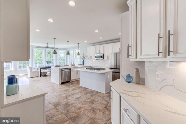 Dining room, Interior, Kitchen, Pendant Lights, Recessed Lighting, Stainless Steel Appliances