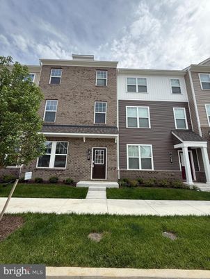 Exterior, Facade, Brick Facade, Rowhouse