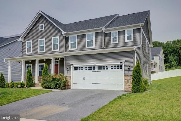 Attached, Exterior, Facade, Farmhouse