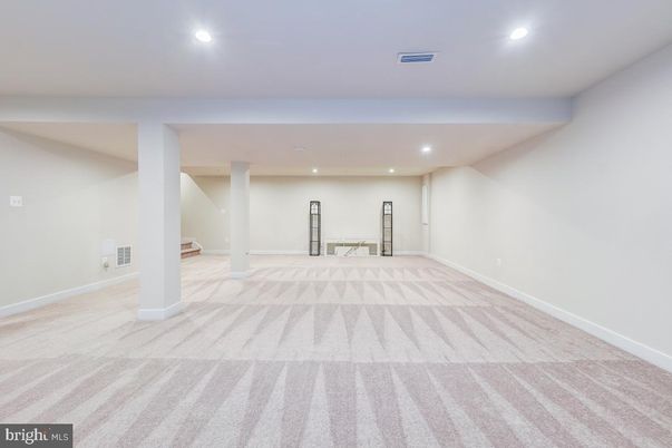 Empty room, Interior, Recessed Lighting