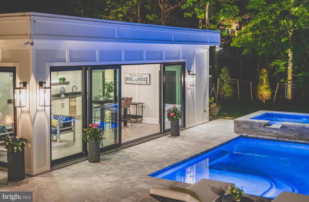 Exterior, Pool