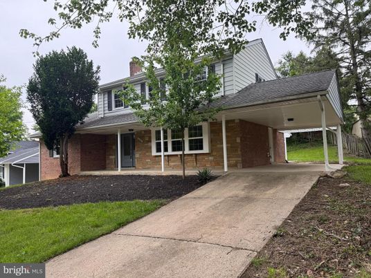 Exterior, Facade, Brick Facade, American Foursquare