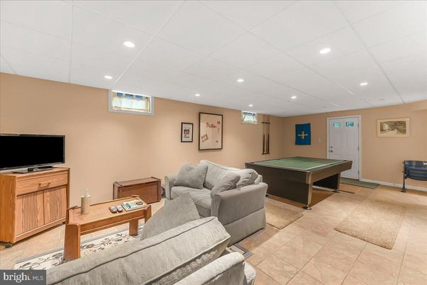 Billiard Table, Game Room, Interior, Living room, Recessed Lighting