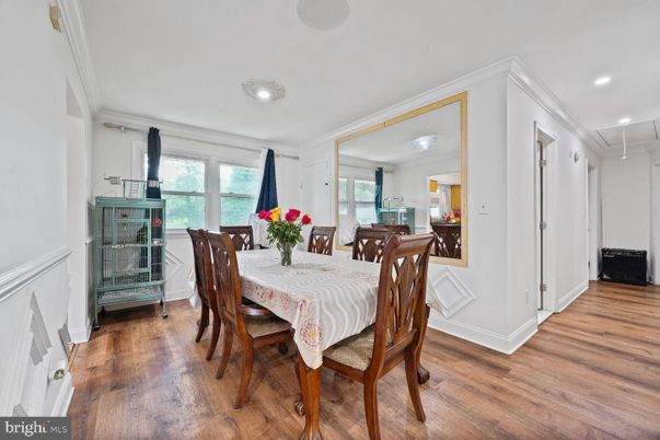 Dining room, Interior, Recessed Lighting, Wood Texture Flooring