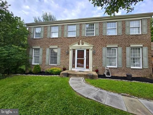 Exterior, Facade, Brick Facade, Georgian