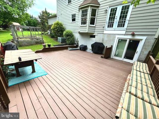 Exterior, Wood Texture Flooring