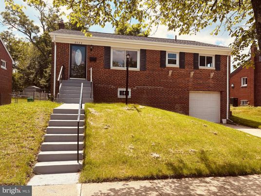 Attached, Exterior, Facade, Brick Facade, Raised Ranch