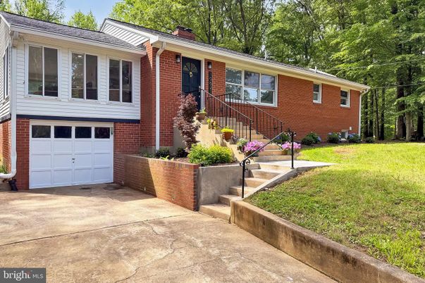 Attached, Exterior, Facade, Brick Facade, Raised Ranch