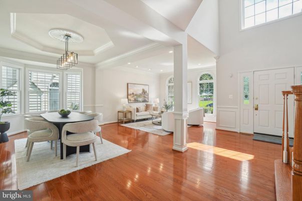 Dining room, Interior, Living room, Pendant Lights, Recessed Lighting, Wood Texture Flooring
