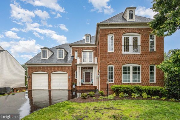 Attached, Exterior, Facade, Brick Facade, Georgian