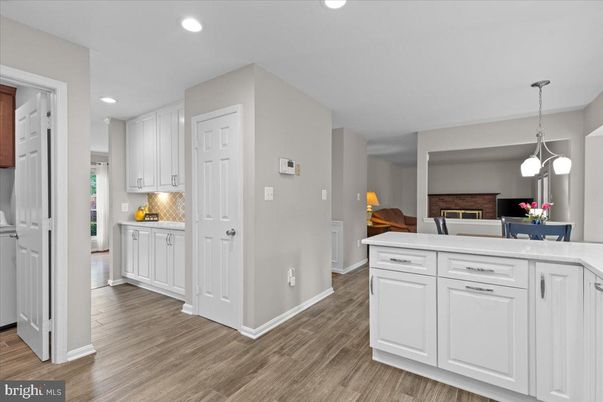 Dining room, Interior, Kitchen, Pendant Lights, Recessed Lighting, Wood Texture Flooring