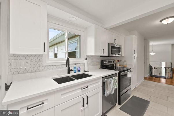 Interior, Kitchen, Pendant Lights, Wood Texture Flooring