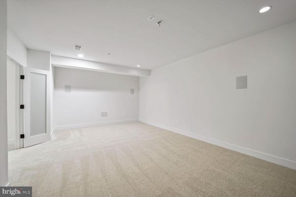 Empty room, Interior, Recessed Lighting