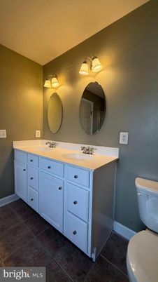 Bathroom, Dual Sink Vanities, Interior