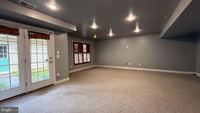 Empty room, Interior, Recessed Lighting