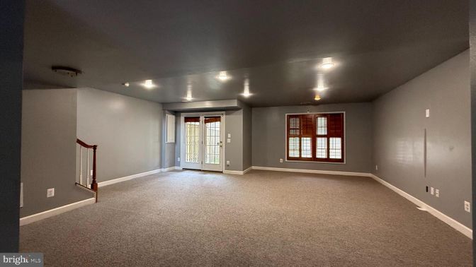Empty room, Interior, Recessed Lighting