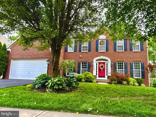 Attached, Exterior, Facade, Brick Facade, Georgian