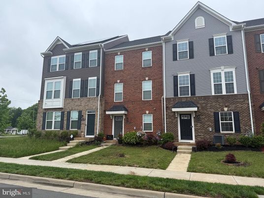 Exterior, Facade, Brick Facade, Rowhouse