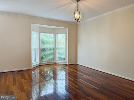 Empty room, Interior, Pendant Lights, Wood Texture Flooring