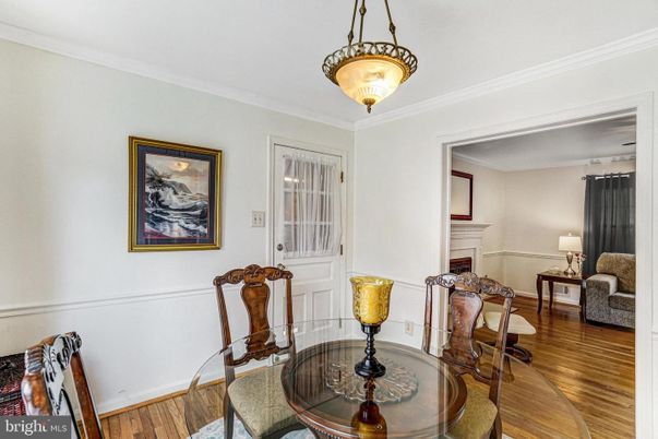 Chandelier, Dining room, Fireplace, Interior, Wood Texture Flooring