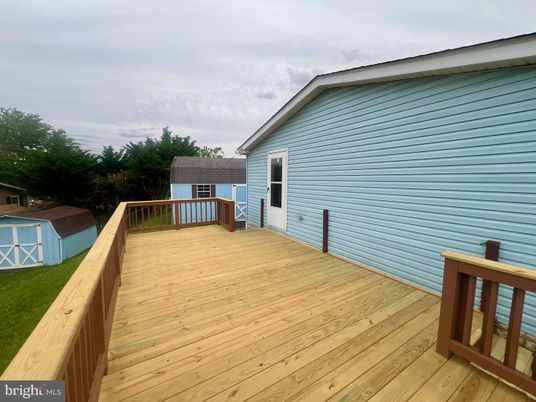 Exterior, Wood Texture Flooring