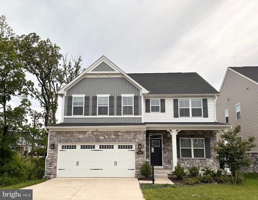 Attached, Exterior, Facade, Farmhouse