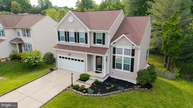 Attached, Exterior, Facade, Rowhouse