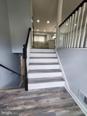 Interior, Pendant Lights, Recessed Lighting, Wood Texture Flooring