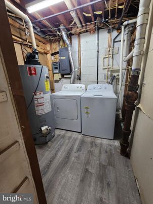Interior, Washer, Wood Texture Flooring