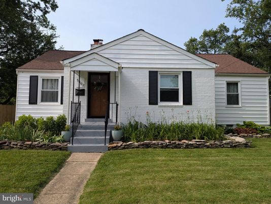 Exterior, Facade, Ranch